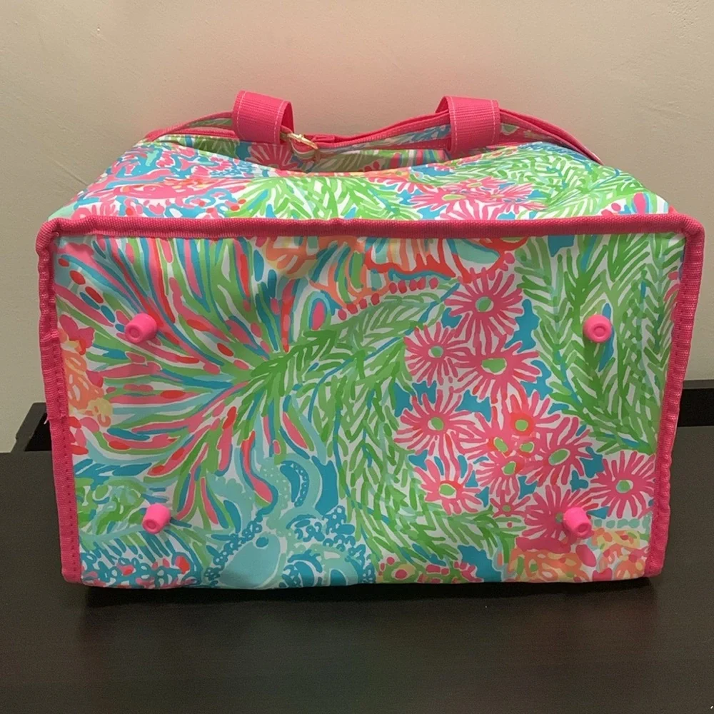 LILLY PULITZER Insulated Cooler in Lover's Coral